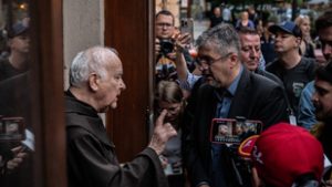 Orbán Viktor kiáll a Hadházy Ákossal összeszólalkozó Pál atya mellett