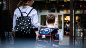 Vizsgálatot indított a GVH, hogy miért olyan drága az iskolakezdés