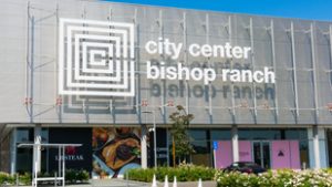 Ilyet is ritkán látni: legalább 25 férfi fosztott ki egy ékszerüzletet