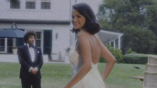 Férjhez ment Selena Gomez, közzétette az esküvői fotókat