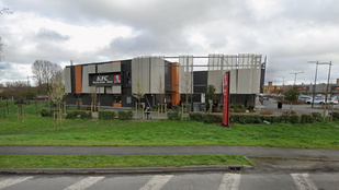 Egy nappal a rendelése után a mosdóban bukkantak egy férfi holttestére egy francia KFC étteremben