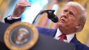 Donald Trump tajtékzik a dühtől, több száz FBI-ügynök lehetett jelen lázadóként a Capitolium ostrománál