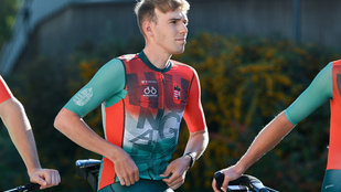 Kiváló reflexei mentették meg Valter Attilát a balesettől, nem sokon múlt a bukás az országúti kerékpár-vb-n