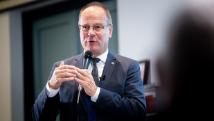 Navracsics Tibor nekiment a Népszavának: Elhiszem, hogy fáj és hogy savanyú a szőlő