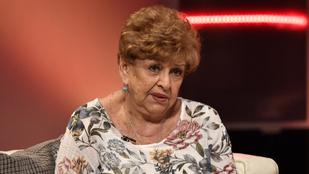 Érezte, hogy gond van – a színpadon tört el Pásztor Erzsi válla