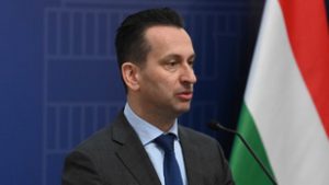 Figyelmeztet a jegybank: kiszabadult valami a palackból