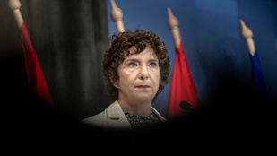 Dobrev Klára arra kéri a pápát, hogy szólítsa fel Orbán Viktort a gyermekbántalmazások kivizsgálására