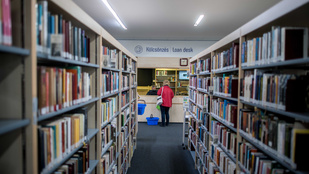 Folytatják a tiltakozást a pécsi könyvtárosok, miután a városvezetés bejelentette, hogy nincs forrásuk béremelésre