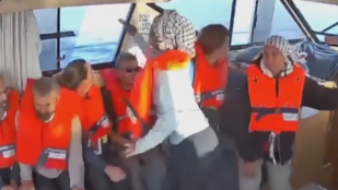 Ezért dobták Greta Thunbergék a tengerbe telefonjaikat, mielőtt elfogták őket az izraeli katonák