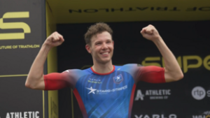 Sporttörténelem: Lehmann Csongor első magyarként megnyerte a Supertri versenysorozatot – videó!