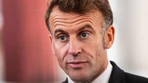 Megalakult az új francia kormány, Emmanuel Macron riválisai azonnal támadásba lendültek