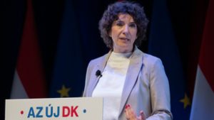 Új programot mutatott be a DK, a gyónási titoktartást is szabályozná a párt