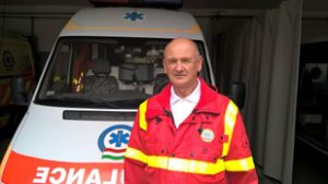 Életet mentett egy nyugdíjas mentős, habozás nélkül nyújtott segítséget egy bajba jutott nőnek