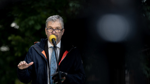 “Mi a f*szt ordibálsz itt?” – kiabálták Hadházy Ákosnak, miután zebrát foglaltak