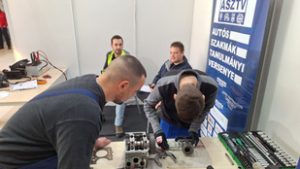 Óriási gond az utánpótlás: ezért mindent megtesznek a fiatalok megtartásáért