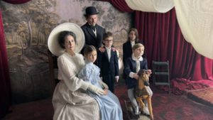 Sztárok sora vonul fel a Budapest arculatát meghatározó zseni életútját bemutató fimben