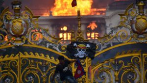 Két kormány már belebukott ebbe, rejtélyes zászló alatt vonulnak a fiatalok