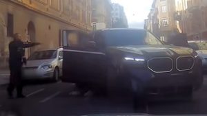 Egy budapesti autószalonból lopott el egy luxusterepjárót egy férfi, a rendőrök néhány perc alatt elfogták