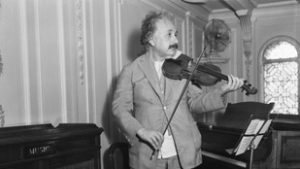 Rekordáron kelt el Einstein hegedűje egy brit aukción