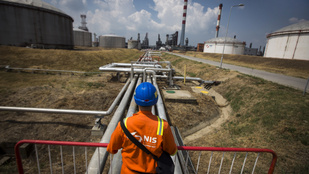 Nehéz helyzetben a szerbek, Moszkvának könyörögnek segítségért