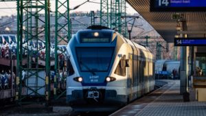 Több mint 90 új motorvonat beszerzésére biztosít forrást a kormány