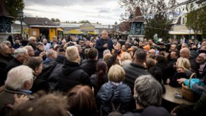 Orbán Viktor váratlanul feltűnt a piacon, tett egy bejelentést