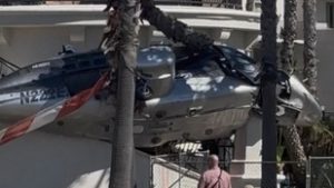Felkavaró felvételt rögzített a kamera, egy helikopter zuhant le Kalifornia tengerpartján