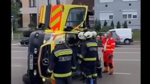 Karambolozott, majd oldalára borult egy mentőautó Egerben