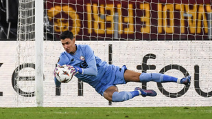 Nem került be a meccskeretbe, ezért elhagyta az edzőtábort a válogatott kapus