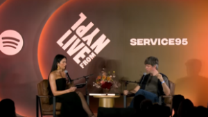 Dua Lipa vendégül látta a magyar származású szerzőt, és odáig van érte