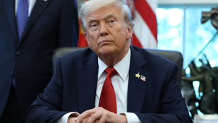 „Megkopasztották” Donald Trumpot, teljesen kiakadt az amerikai elnök egy fotó miatt