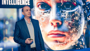 NASA-igazgató Magyarországon: Összeomolhatnak a nyugdíjrendszerek