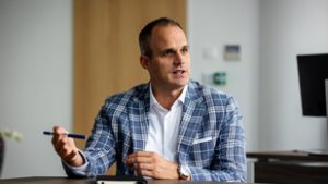 Ez szinte ingyenhitel, új fegyverrel bővült a kormány arzenálja