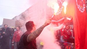 Elszabadult a káosz Brüsszelben: leálltak a repterek, gyújtogattak a tüntetők, gumibotoztak a rendőrök
