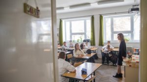 „Véletlenszerű és önkényes” volt a tanárok teljesítményértékelése, 24 ezren nem kaptak béremelést