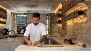 Megtalálták az igazi Willy Wonkát, aki akár 60 ezer forintot is elkér egy süteményért