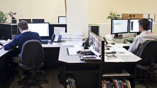 A görögöknél jön a 13 órás munkanap, de mi van a 35 órás uniós munkahéttel