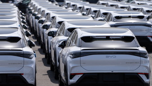 Több mint száztizenötezer autót hív vissza a Szegeden gyárat építő BYD