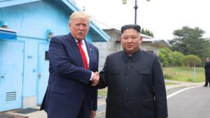 Titokban szerveznek találkozót Donald Trump és Kim Dzsongun között