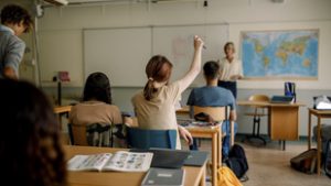 A Belügyminisztérium szerint történelmi léptékű a béremelés, a tanárok átlagbére több mint 800 ezer forint