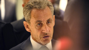 Börtönbe vonul Nicolas Sarkozy, magánzárkában kezdi büntetését a francia exelnök