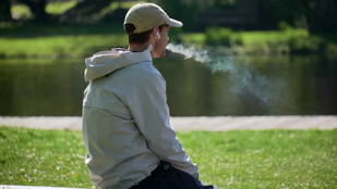 Kiszivárgott dokumentum – két tűz közé kerültek a dohányosok