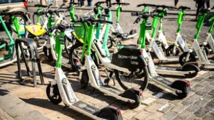 Prágában betiltják a bérelhető elektromos rollereket