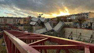 Tornádó csapott le Párizs közelében, egy ember meghalt, videón a pusztítás