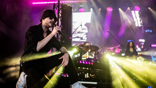 Azahriah nem akar többé megfelelni, még Majkának is beszól