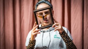 Ez a darázs, ha egyszer megcsíp, akkor életünk végéig szenvedni fogunk a fájdalomtól