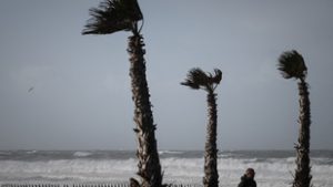 Hurrikán söpört végig Franciaországon, mintegy százezer háztartás maradt áram nélkül