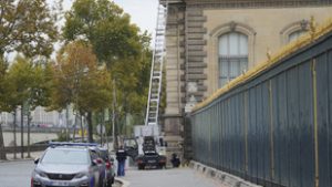 Ezért kicsi az esélye, hogy megtalálják a Louvre-ból ellopott koronaékszereket
