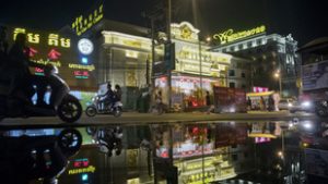 Egy dörzsölt kambodzsai üzletember áll minden idők egyik legnagyobb befektetési csalása mögött