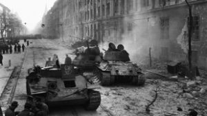 Amerika hangja és a kijózanító keserűség – 1956 és a Nyugat kapcsolatáról